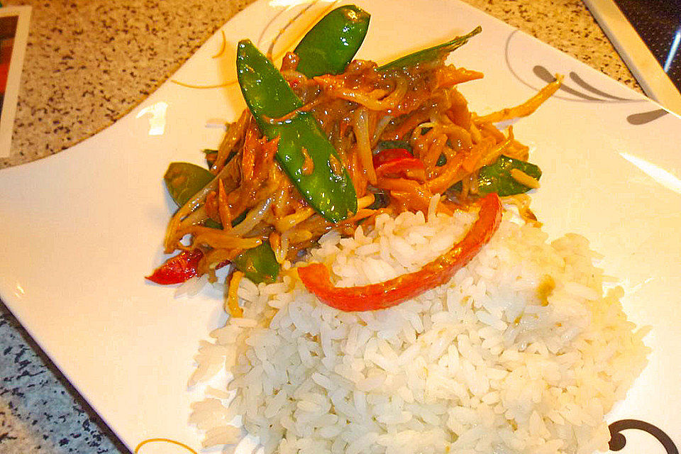 Erlesene Gemüsevariation mit Putenbruststeifen  im WOK zubereitet