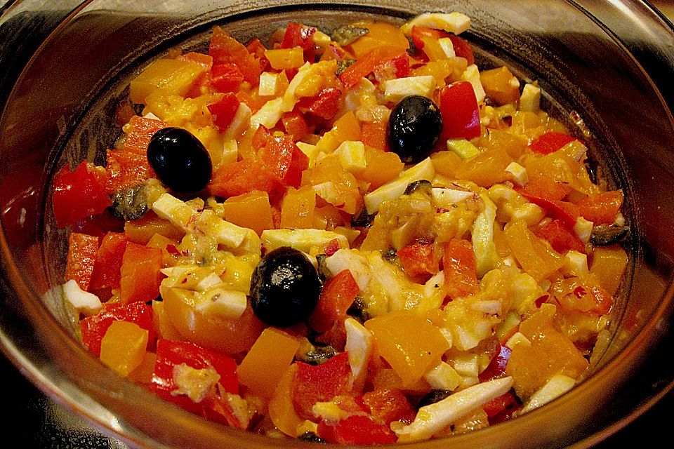 Paprika - Eier - Salat mit Oliven