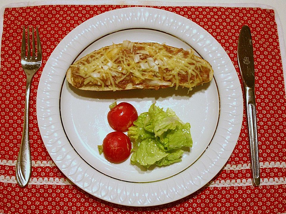 Überbackene Laugenstangen gefüllt mit Mett und Krautsalat von Janne226 ...