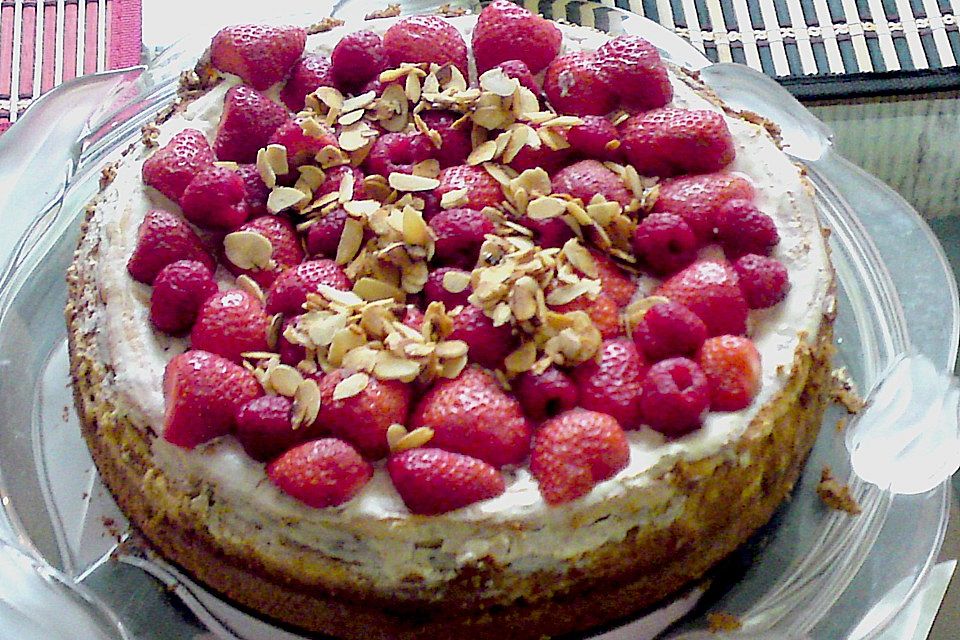 American Cheesecake mit Sahne - Früchte - Topping