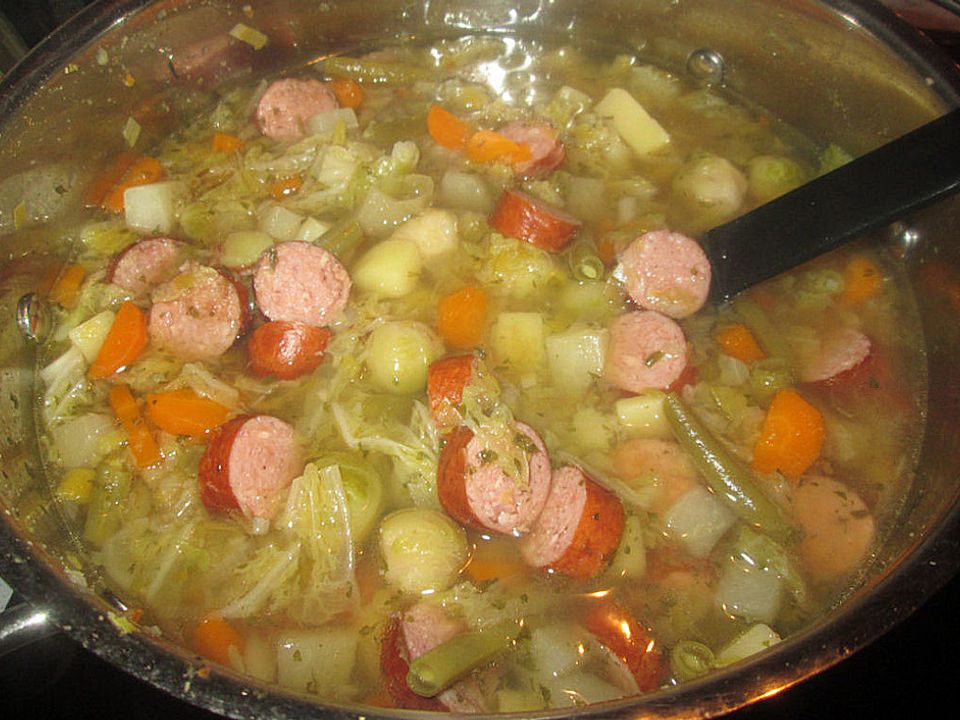 Frische Gemüsesuppe mit Mettenden - Kochen Gut | kochengut.de