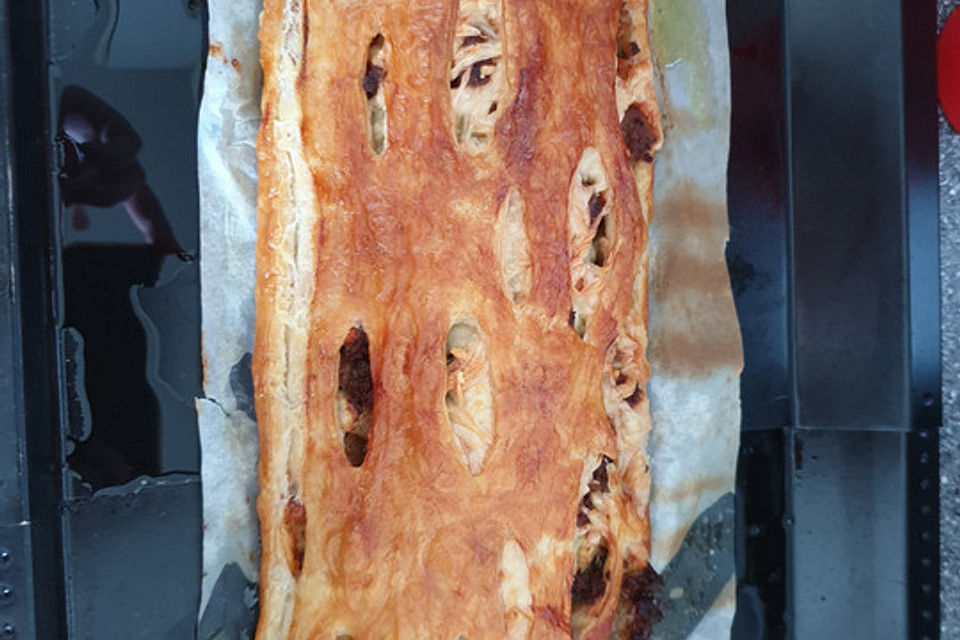 Pikanter Blätterteig-Krautstrudel