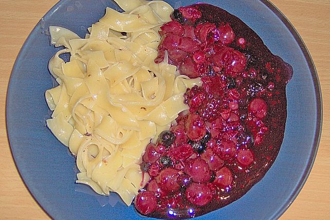 Vanillenudeln mit Beerenkompott| Chefkoch