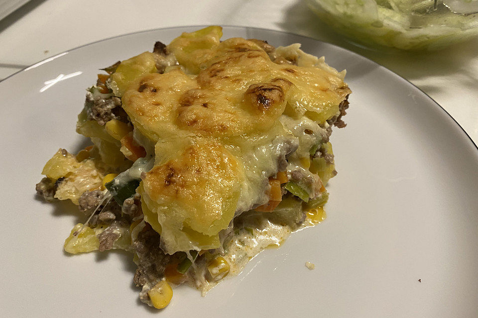 Kartoffelauflauf mit Mais und Paprika