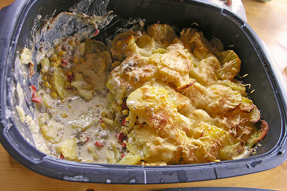 Kartoffelauflauf mit Mais und Paprika