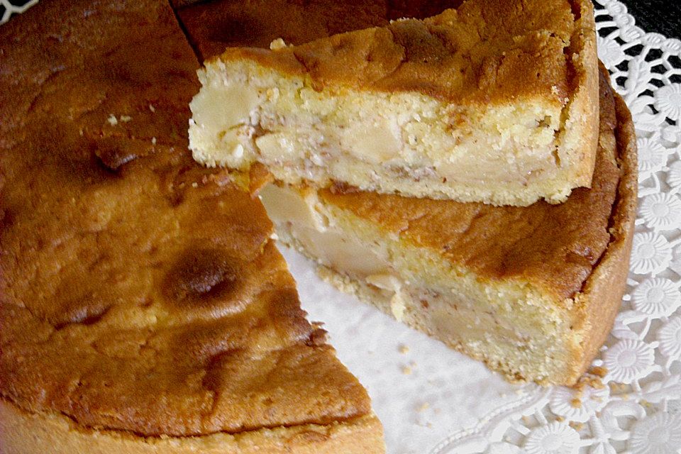 Apfeltorte mit Biskuit - Sahne - Haube