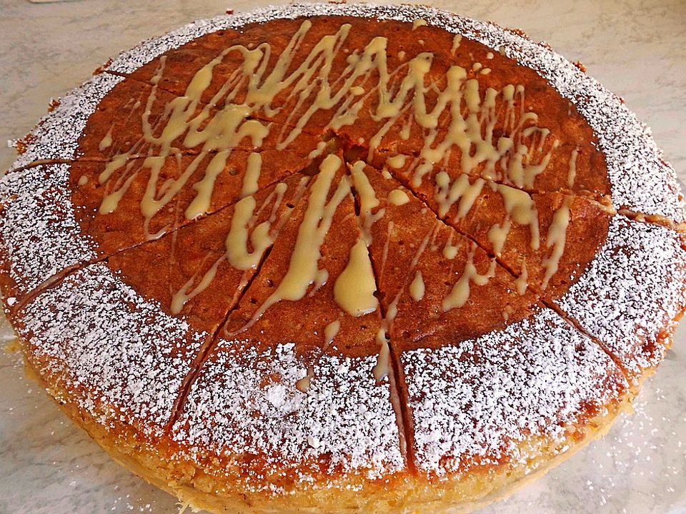 Apfeltorte mit Biskuit - Sahne - Haube von Gemelli| Chefkoch