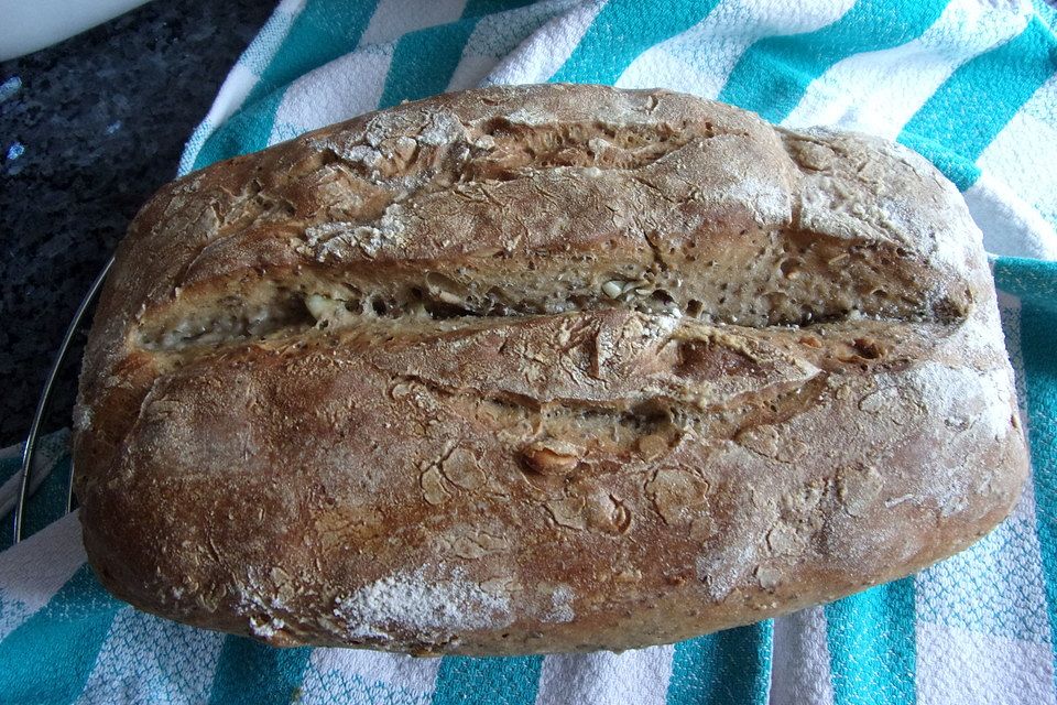 Kräftiges Weizen-Roggen Brot