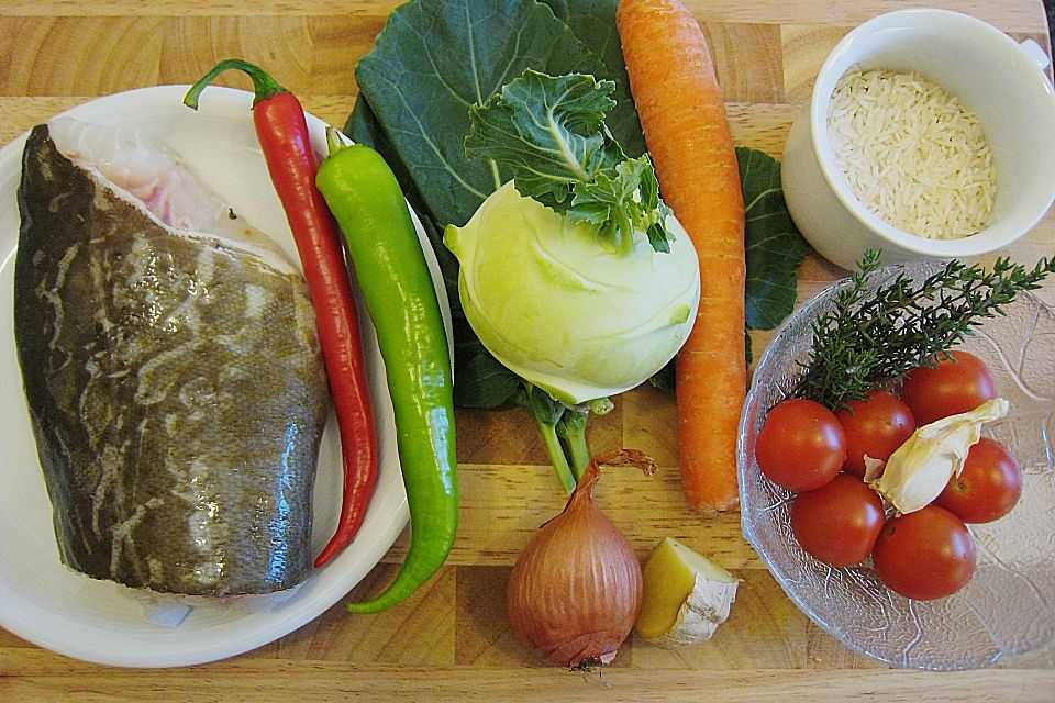 Skreitranche auf der Haut gebraten mit Schmortomaten  auf Ingwer - Gemüse - Reis