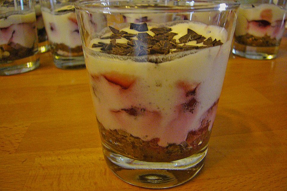 Schwarzwälder Kirschtorte im Glas