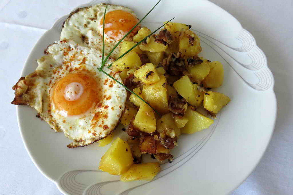 Bratkartoffeln mit Rühr- oder Spiegelei