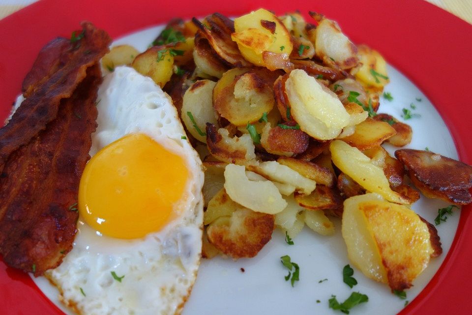 Bratkartoffeln mit Rühr- oder Spiegelei