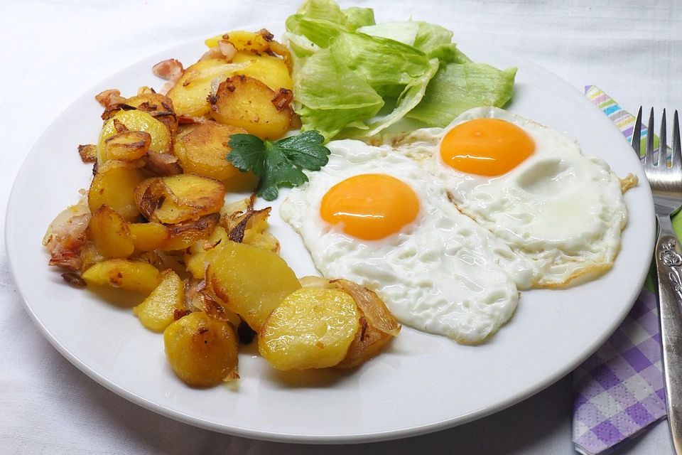 Bratkartoffeln mit Rühr- oder Spiegelei