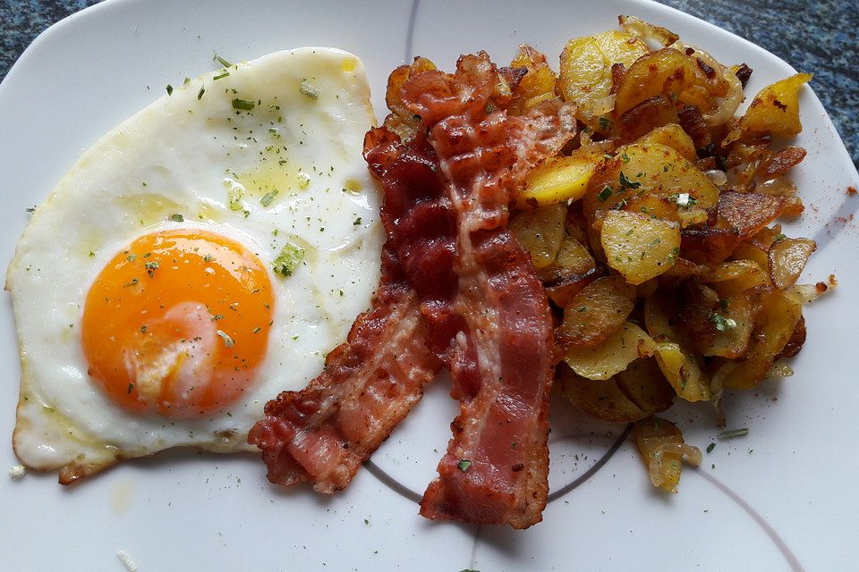 Bratkartoffeln mit Rühr- oder Spiegelei