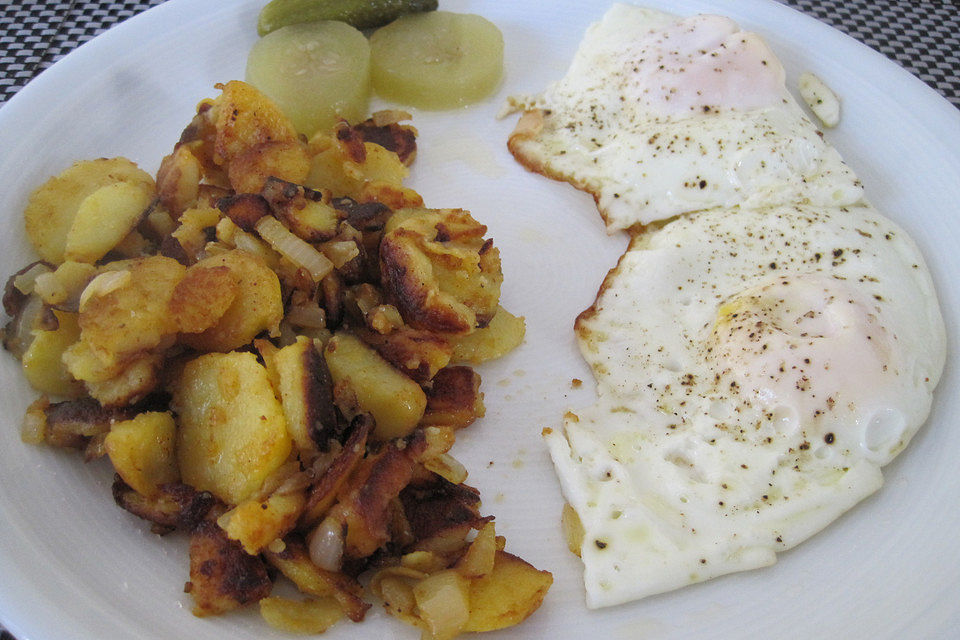 Bratkartoffeln mit Rühr- oder Spiegelei