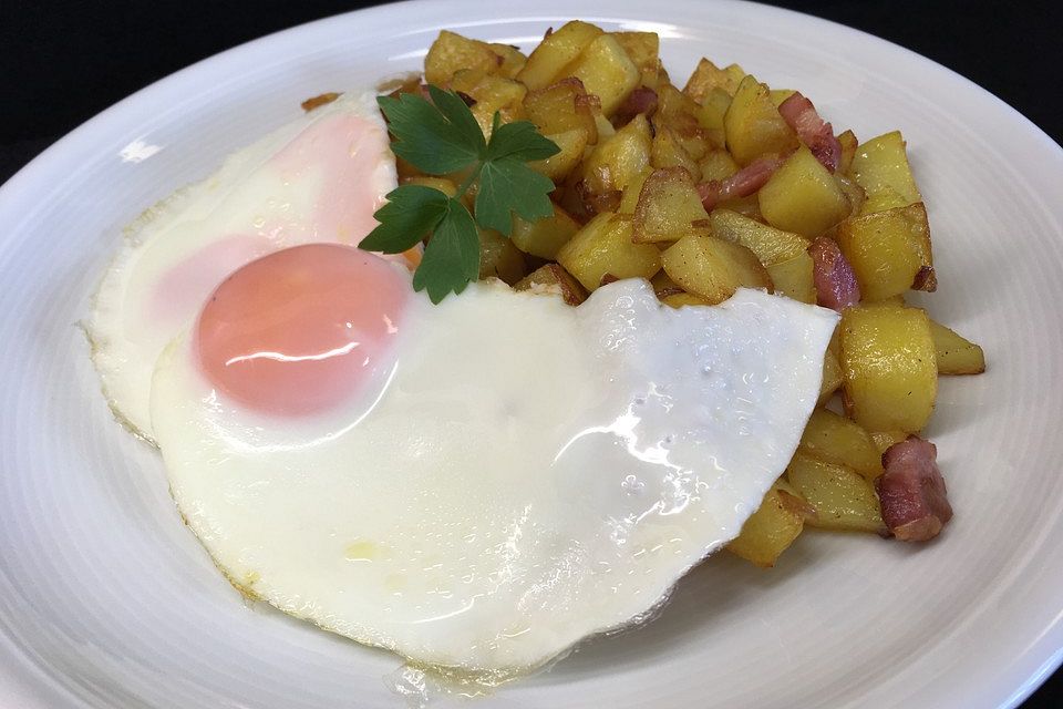 Bratkartoffeln mit Rühr- oder Spiegelei