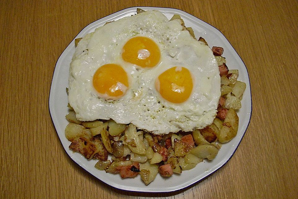 Bratkartoffeln mit Rühr- oder Spiegelei