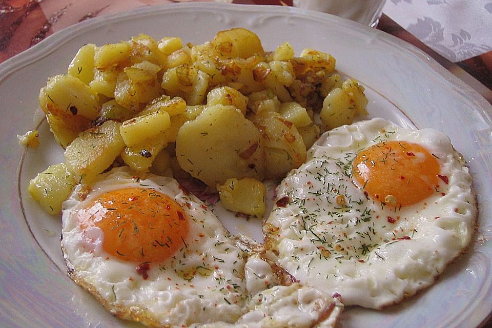 Bratkartoffeln mit Rühr- oder Spiegelei