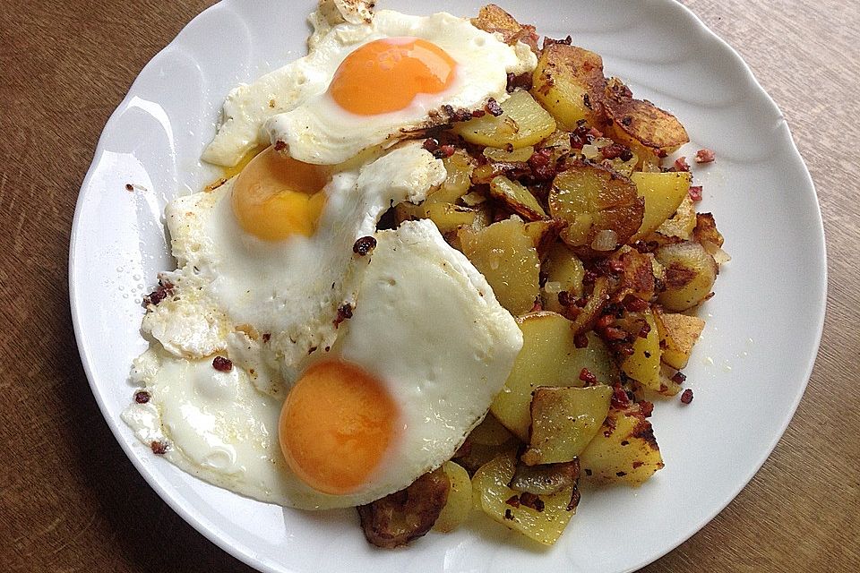 Bratkartoffeln mit Rühr- oder Spiegelei