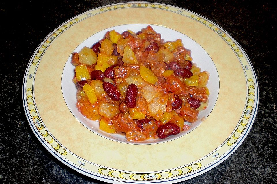 Kartoffelpfanne mit Paprika und Salami