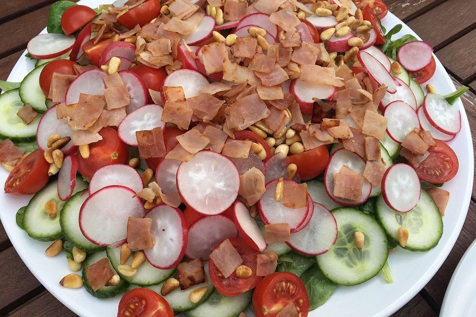 Gemischter Feldsalat mit Himbeeressig - Dressing Gemischter Feldsalat mit Himbeeressig - Dressing