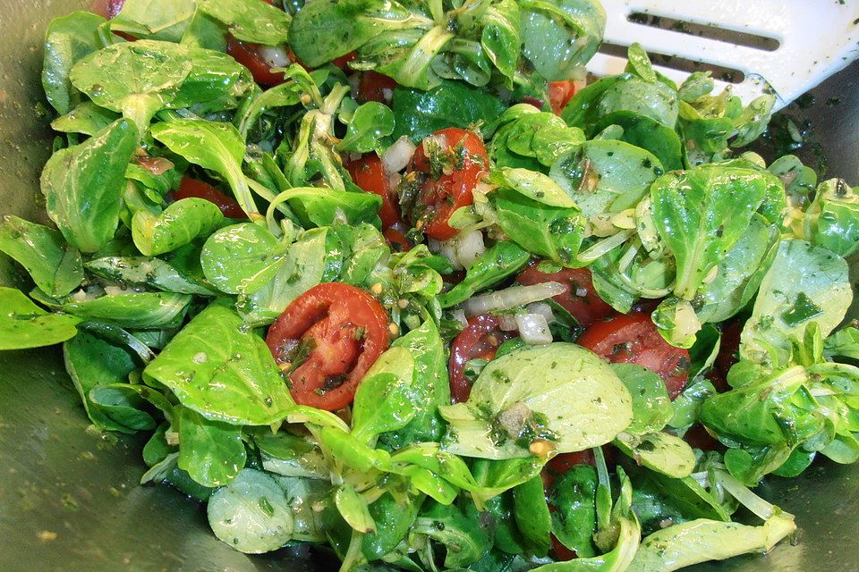 Gemischter Feldsalat mit Himbeeressig - Dressing Gemischter Feldsalat mit Himbeeressig - Dressing