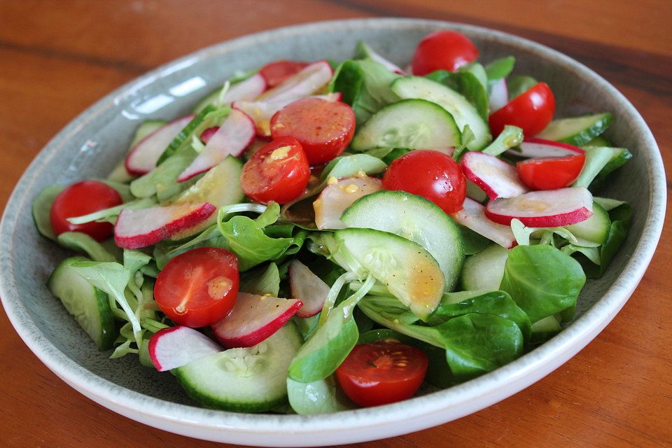 Gemischter Feldsalat mit Himbeeressig - Dressing Gemischter Feldsalat mit Himbeeressig - Dressing
