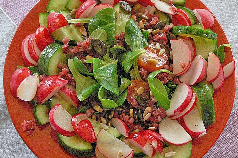 Gemischter Feldsalat mit Himbeeressig - Dressing Gemischter Feldsalat mit Himbeeressig - Dressing