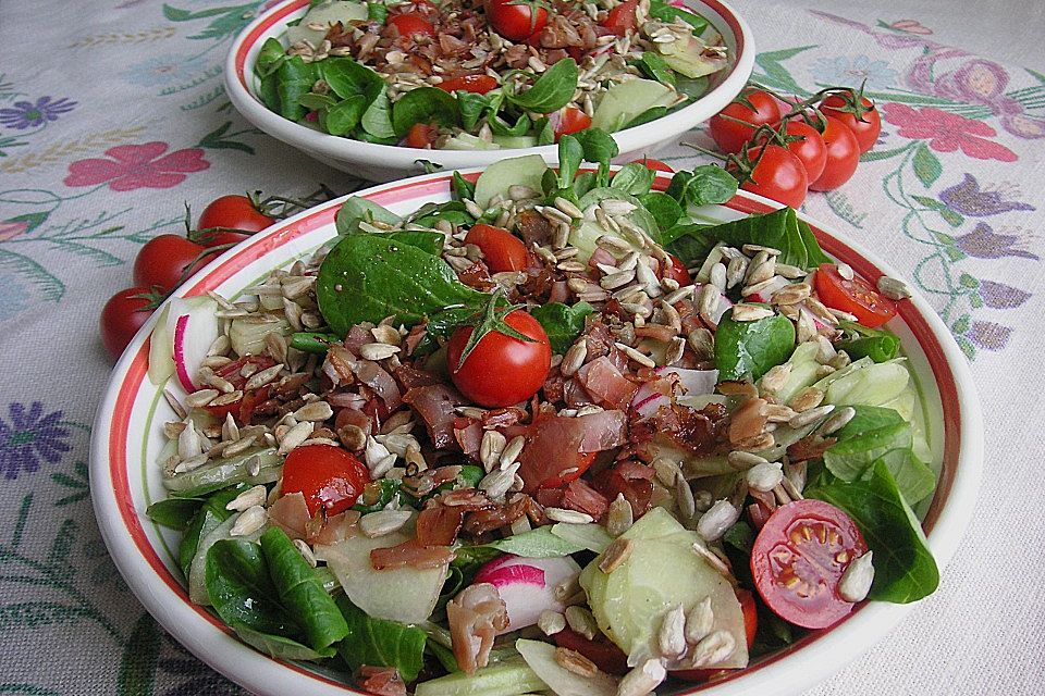 Gemischter Feldsalat mit Himbeeressig - Dressing Gemischter Feldsalat mit Himbeeressig - Dressing