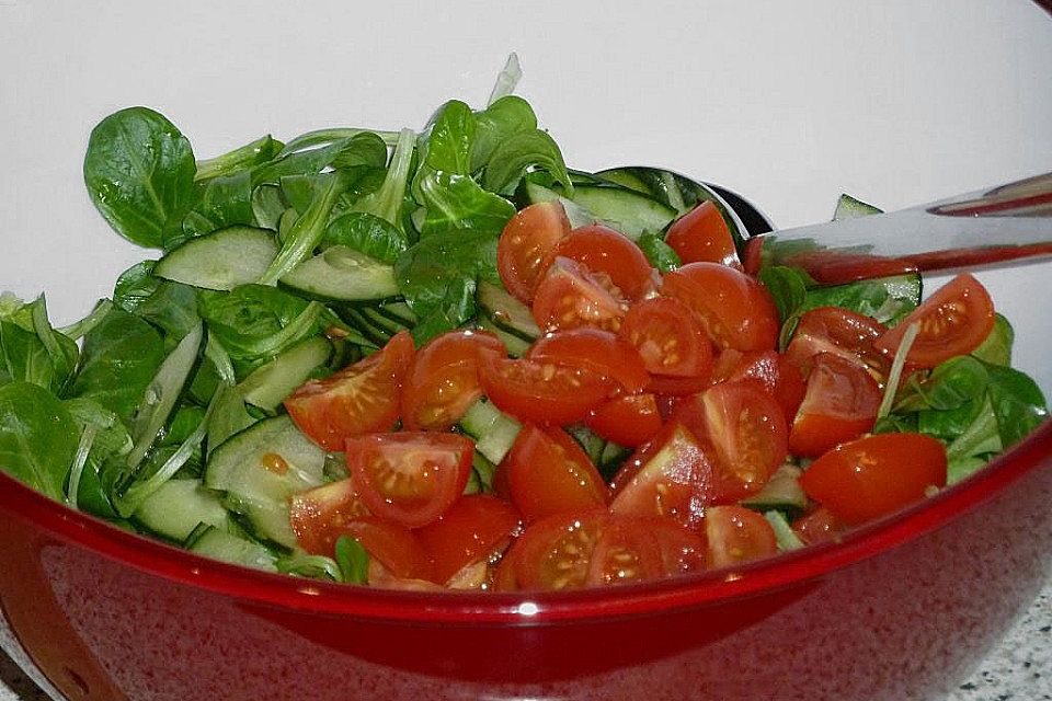 Gemischter Feldsalat mit Himbeeressig - Dressing Gemischter Feldsalat mit Himbeeressig - Dressing