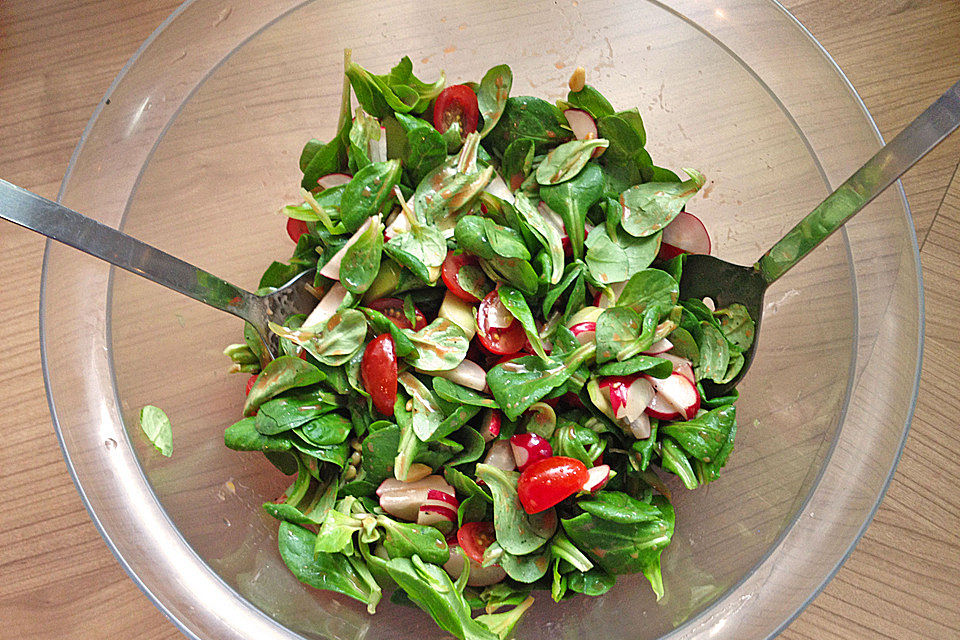 Gemischter Feldsalat mit Himbeeressig - Dressing Gemischter Feldsalat mit Himbeeressig - Dressing