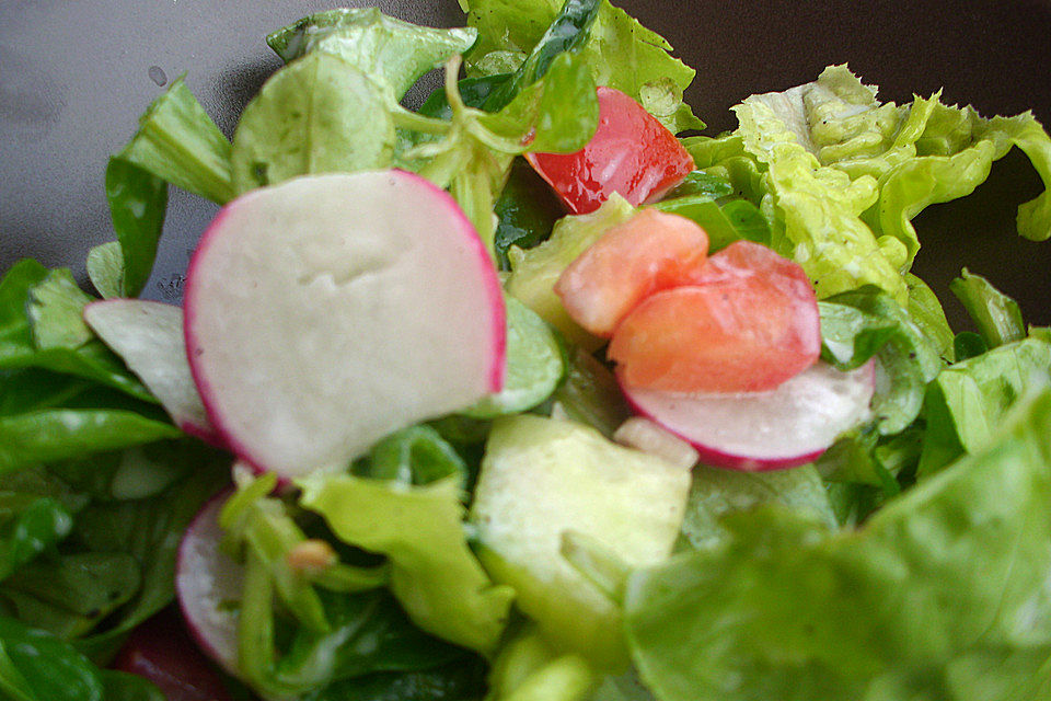 Gemischter Feldsalat mit Himbeeressig - Dressing Gemischter Feldsalat mit Himbeeressig - Dressing