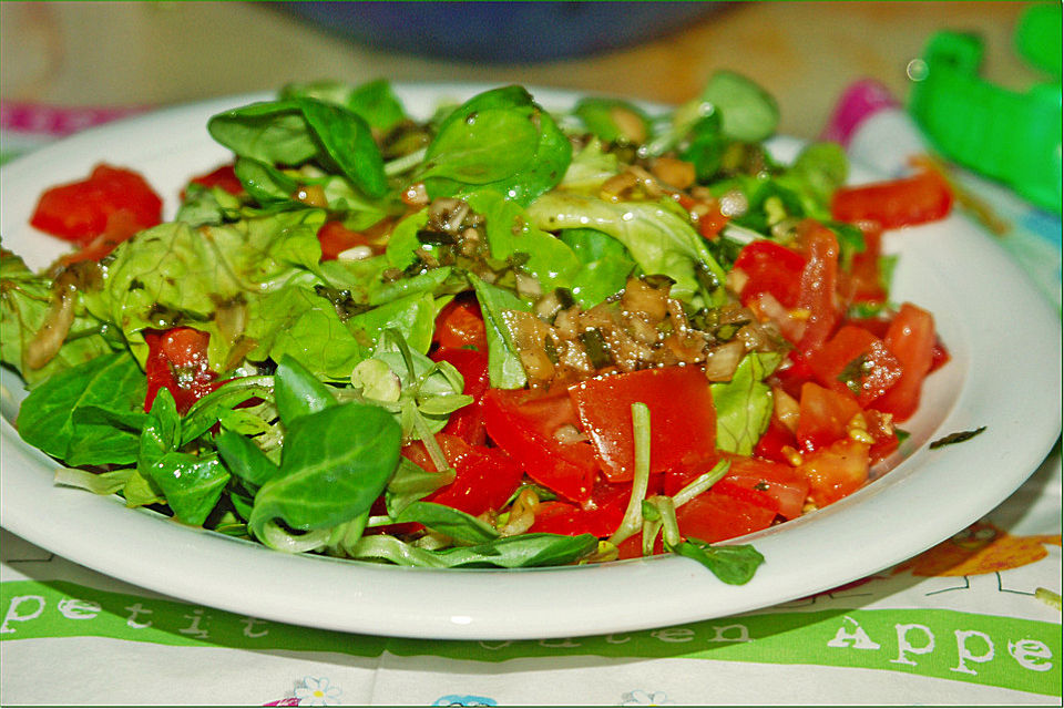 Gemischter Feldsalat mit Himbeeressig - Dressing Gemischter Feldsalat mit Himbeeressig - Dressing