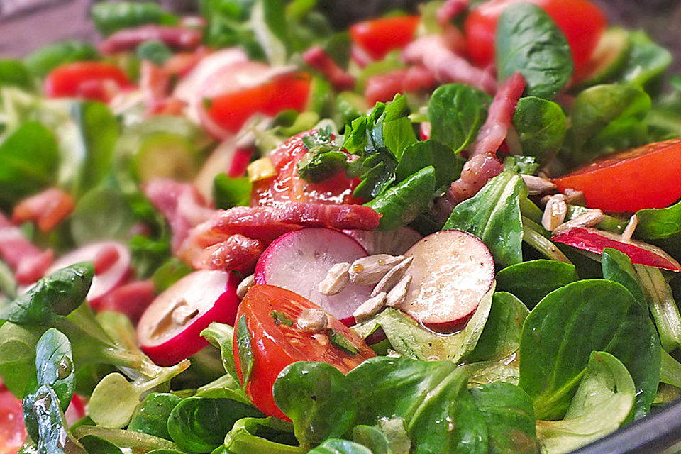Gemischter Feldsalat mit Himbeeressig - Dressing Gemischter Feldsalat mit Himbeeressig - Dressing