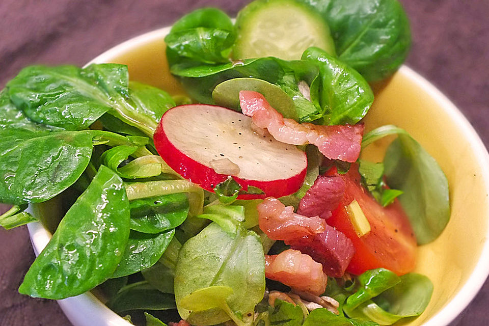Gemischter Feldsalat mit Himbeeressig - Dressing Gemischter Feldsalat mit Himbeeressig - Dressing