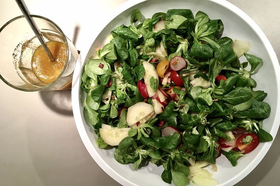 Gemischter Feldsalat mit Himbeeressig - Dressing Gemischter Feldsalat mit Himbeeressig - Dressing