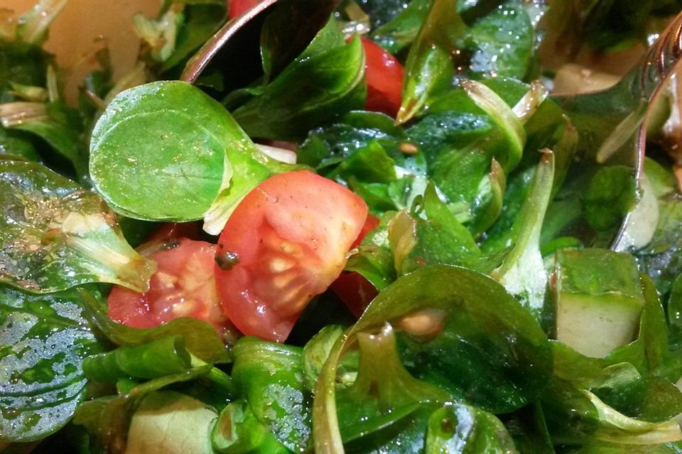 Gemischter Feldsalat mit Himbeeressig - Dressing Gemischter Feldsalat mit Himbeeressig - Dressing