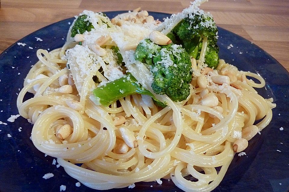 Tagliatelle mit Brokkoli in Weißweinsoße