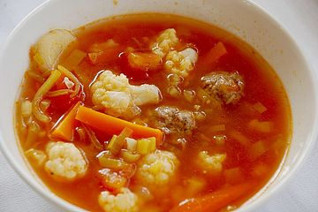Gemüsesuppe mit Gehacktesbällchen