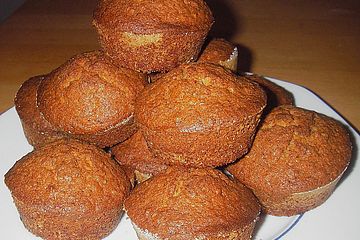 Muffins mit Apfelmus und Pekannüssen