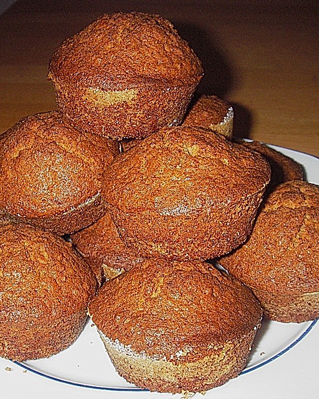 Muffins mit Apfelmus und Pekannüssen