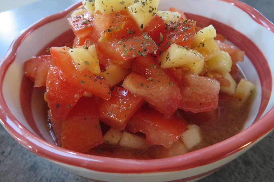 Erfrischender Tomatensalat nach Mariannes Art