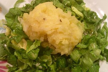 Oliven-Kartoffelstampf mit Endiviensalat