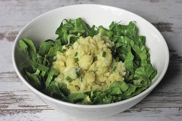 Oliven-Kartoffelstampf mit Endiviensalat