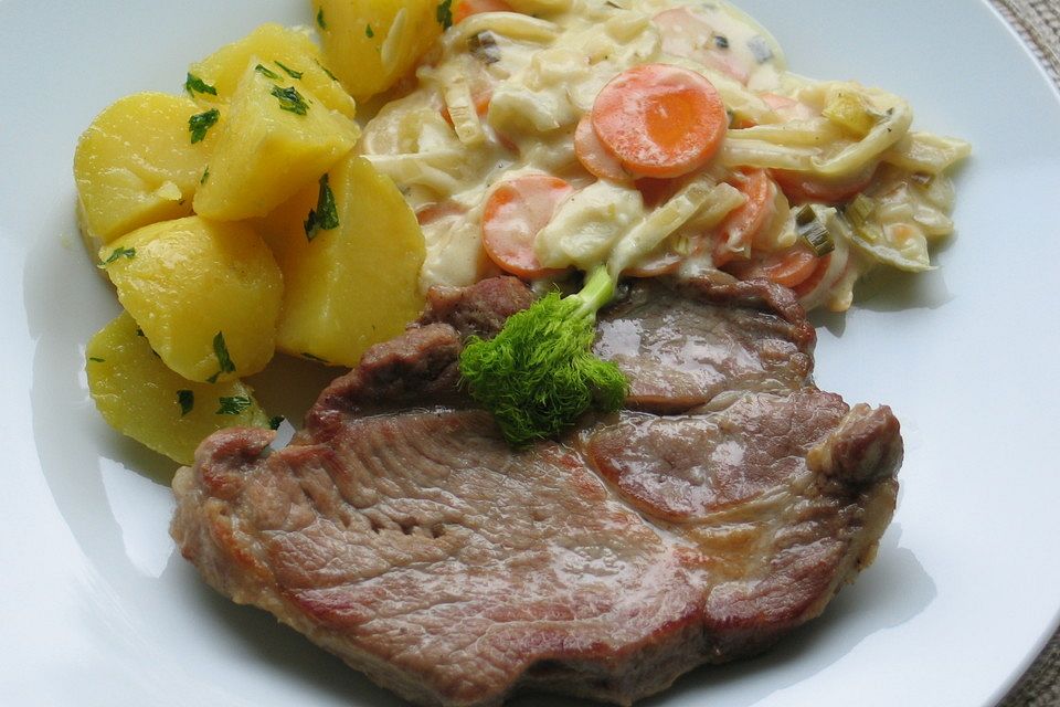 Schweinekotelett mit Fenchel-Karotten-Apfel-Gemüse