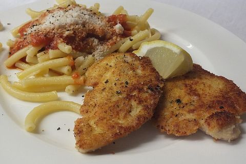Hähnchenmedaillons mit Parmesan undTomatensoße von Ramopatra| Chefkoch