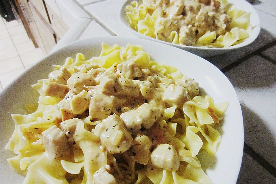 Pasta mit Schweinefilet in Kräutersahne