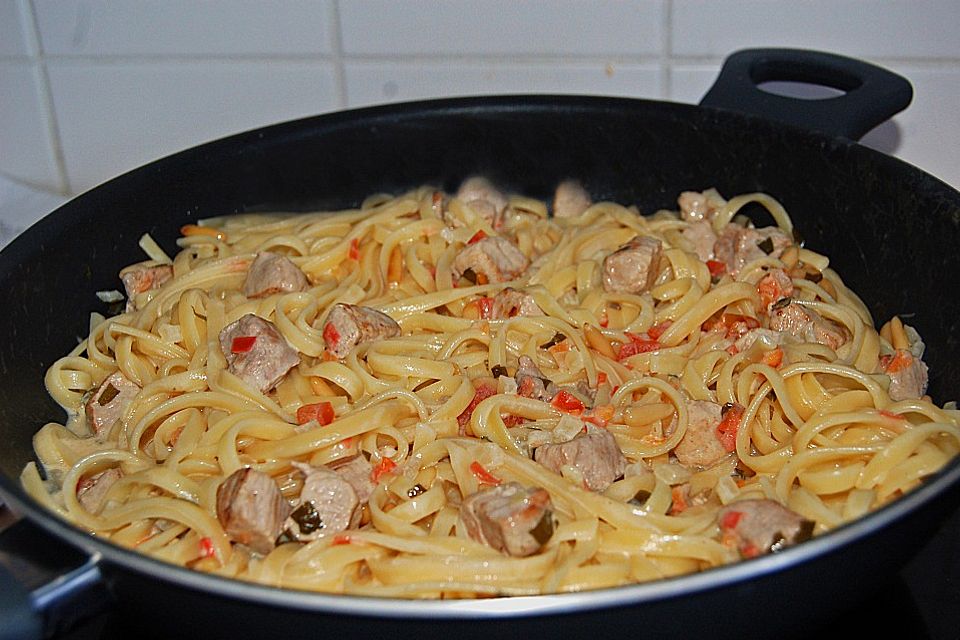 Pasta mit Schweinefilet in Kräutersahne