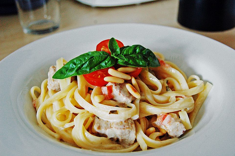 Pasta mit Schweinefilet in Kräutersahne