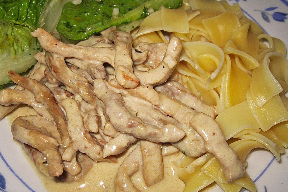 Pasta mit Schweinefilet in Kräutersahne